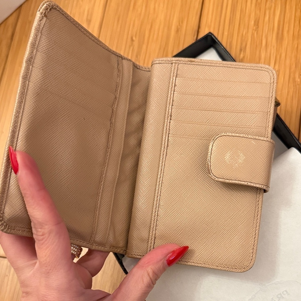 Authentic Prada Women's Beige Leather Wallet - Picture 4 of 7